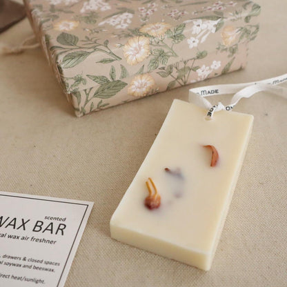Gift box with 2 scented wax tablets