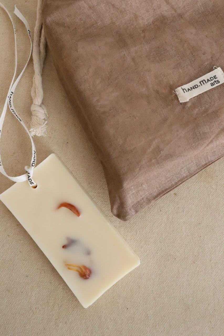 Gift box with 2 scented wax tablets