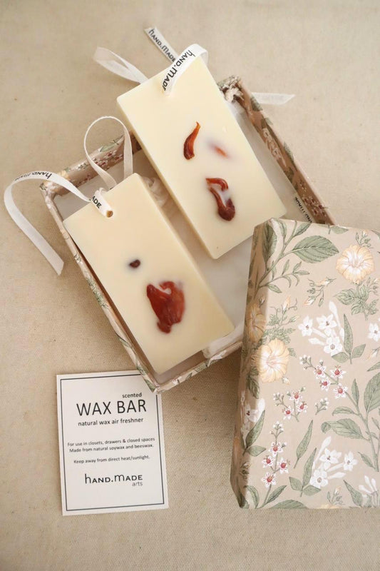 Gift box with 2 scented wax tablets